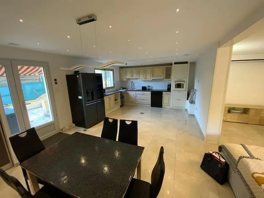 Villa Lily A 10 Min De L'Aeroport De Nice Cagnes-sur-Mer 0*,  Francia