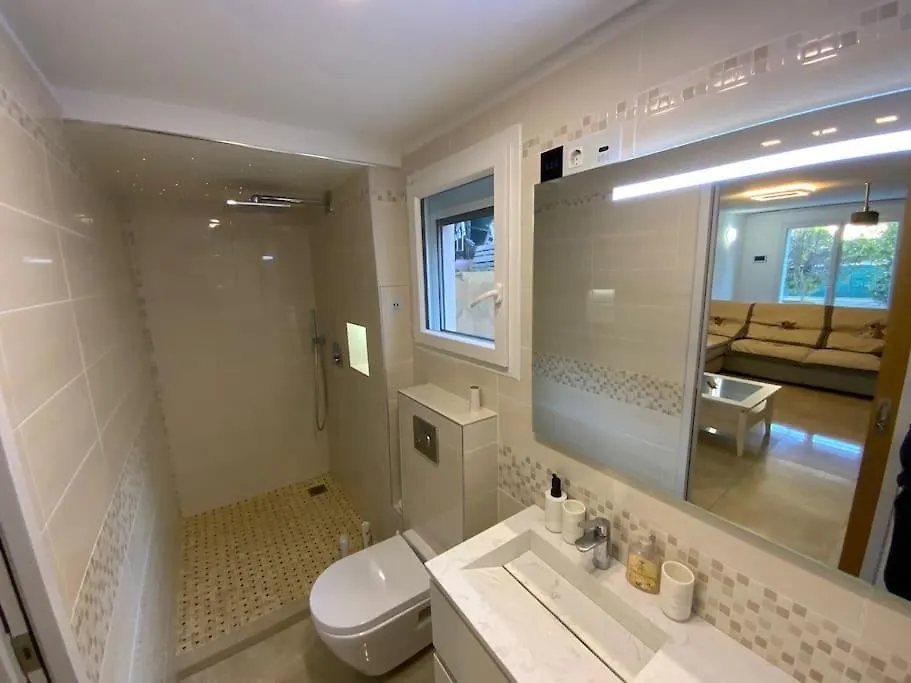 Villa Lily A 10 Min De L'Aeroport De Nice Cagnes-sur-Mer 0*,  Francia